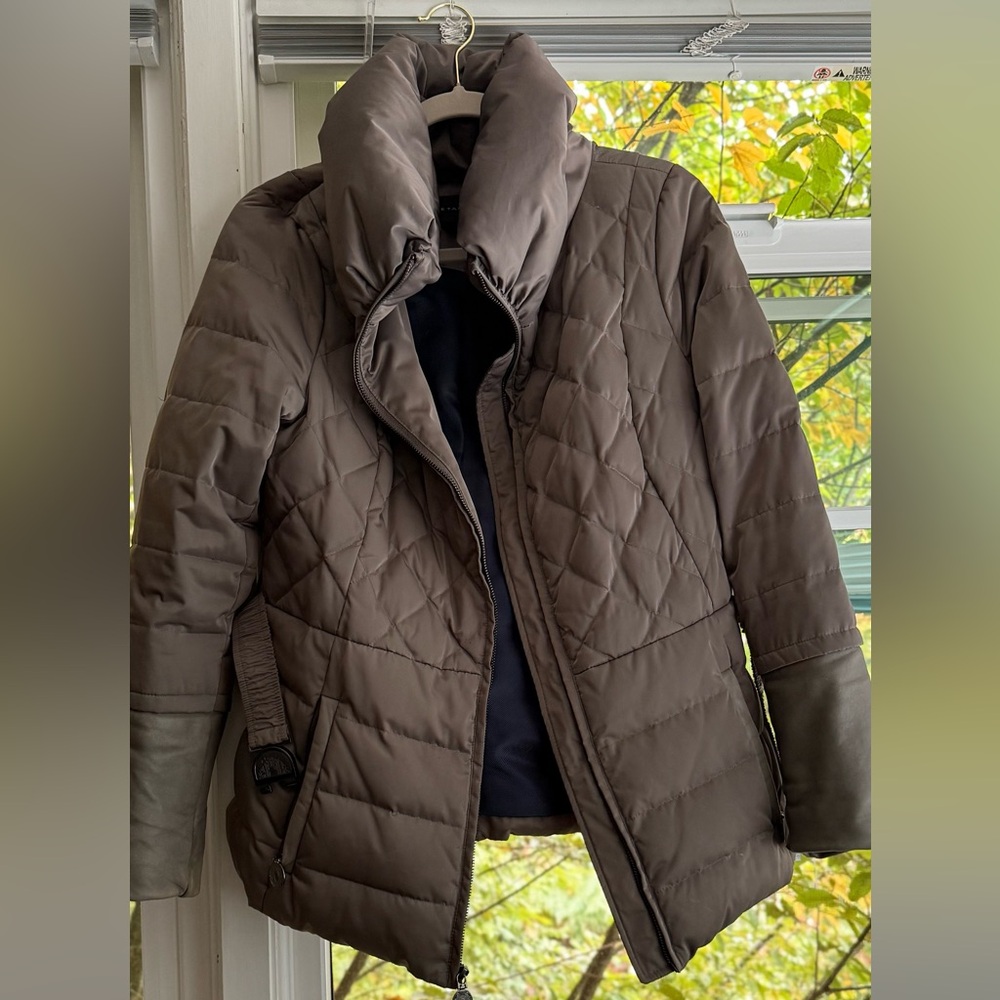 Elie Tahari Elegant Brown Jacket